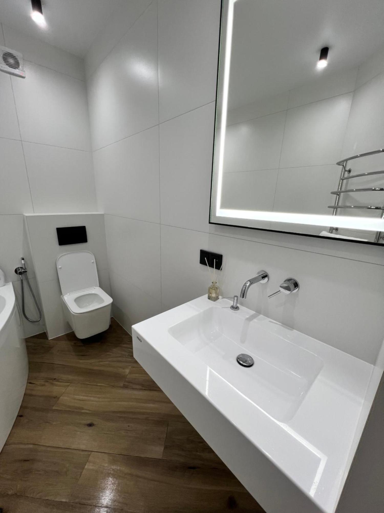 Люкс Апартаменти Район Автовокзалу В Жкарена Та Жк Great House Поблизу Обласноі Лікарні Rivne Kültér fotó