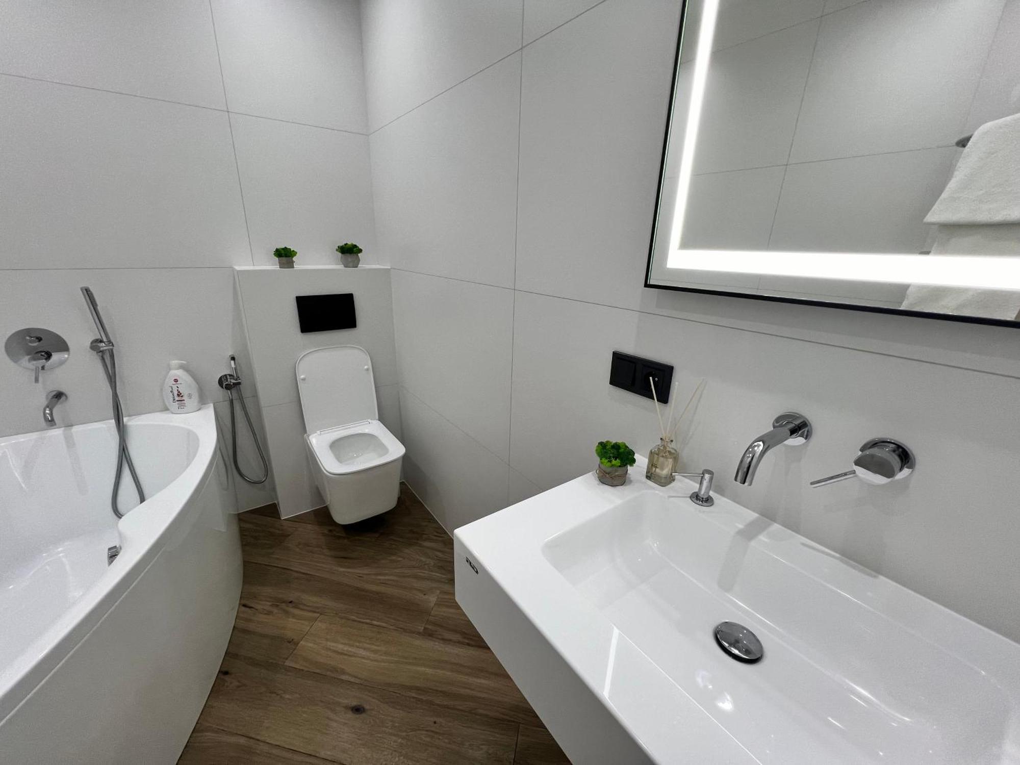Люкс Апартаменти Район Автовокзалу В Жкарена Та Жк Great House Поблизу Обласноі Лікарні Rivne Kültér fotó